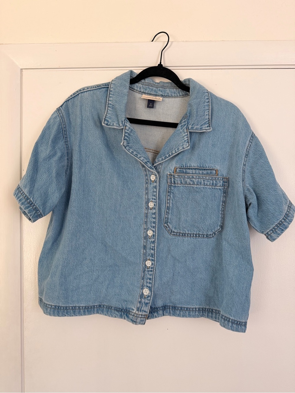 Universal Thread Womens Light Blue Denim Button-Up